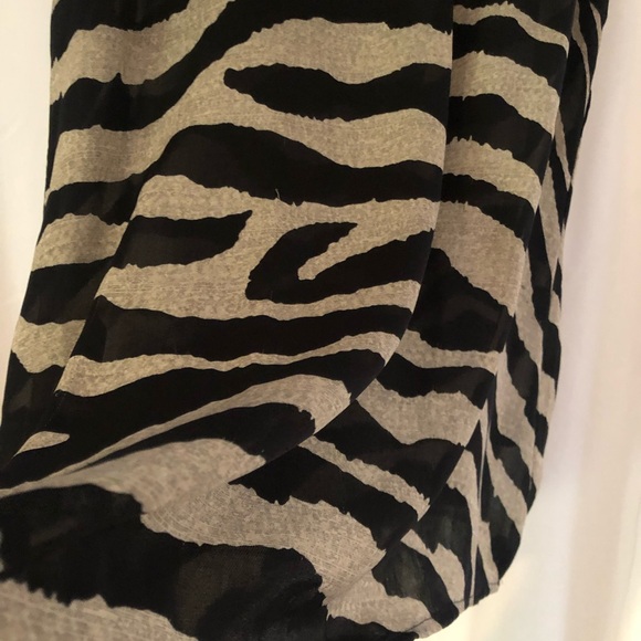 Cabi Shirt Womens Size Small Black Zebra Trivola Top Flowy Ladies Casual 5046 - Picture 3 of 5